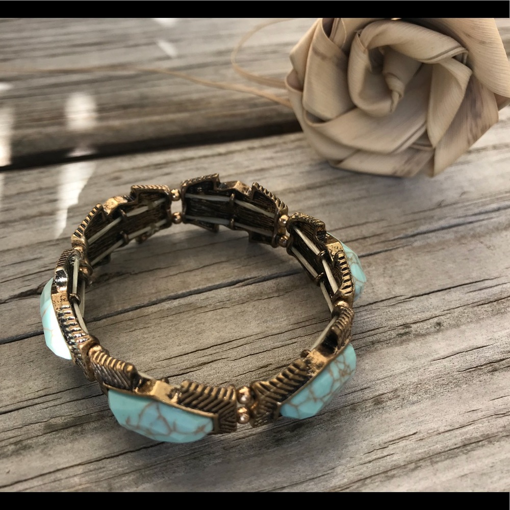 Turquoise & antiqued gold bracelet! 🎯🚨SOLD🚨🚨🎯no longer available!